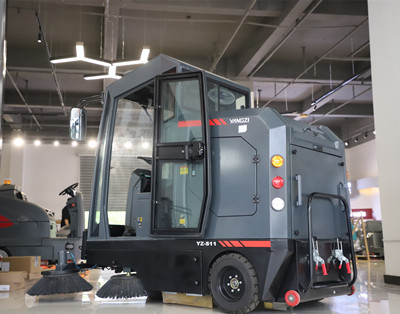 駕駛式掃地機 駕駛式掃地機