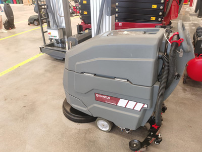 駕駛式洗地機 駕駛式洗地機