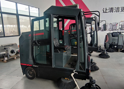 駕駛式掃地機(jī) 駕駛式掃地機(jī)